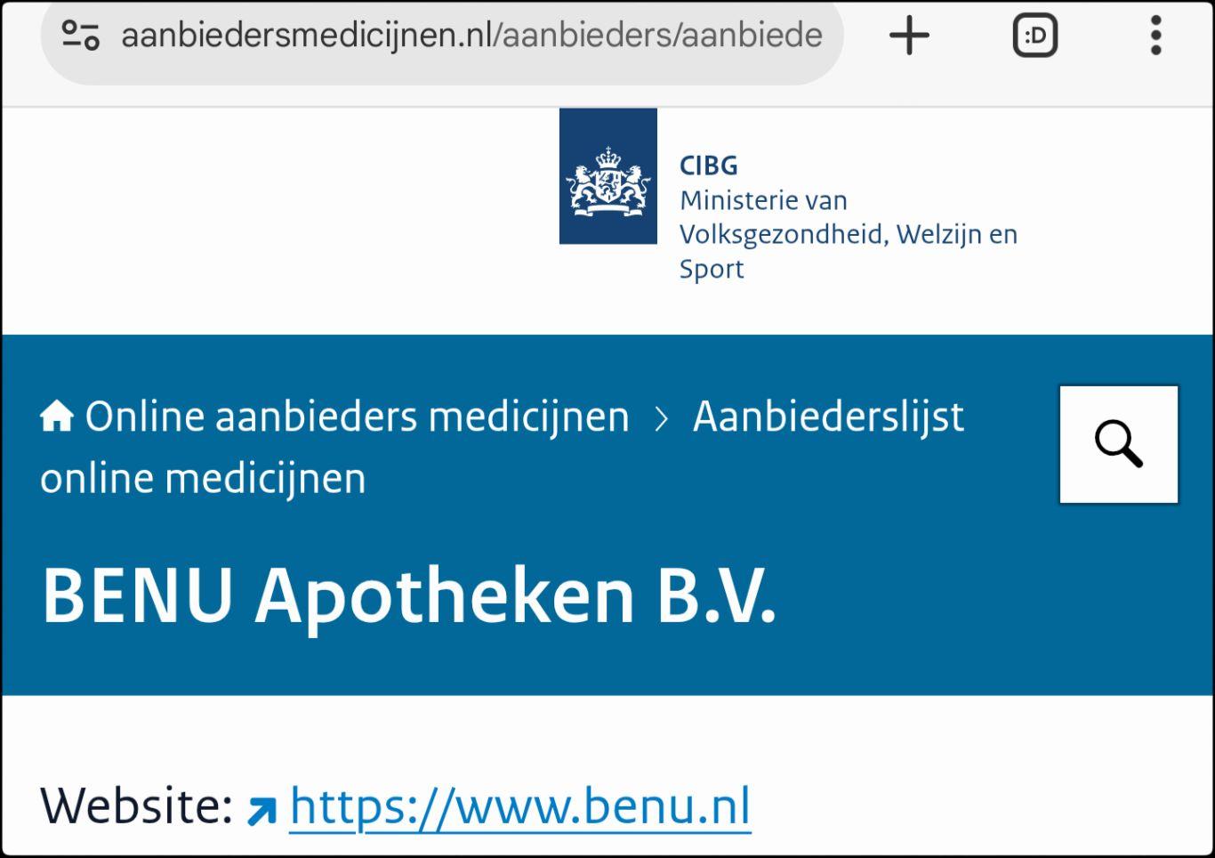 Screenshot van bovenaan https://www.aanbiedersmedicijnen.nl/aanbieders/aanbiederslijst/benu-apotheken-b.v/index

Bovenaan is het rijksoverheidslogo te zien, met rechts daarvan de volgende tekst:

"CIBG
Ministerie van Volksgezondheid, Welzijn en Sport"

Daaronder wordt bevestigd dat "BENU Apotheken B.V." een door de rijksoverheid erkende apotheek is, en dat de correcte URL van de echte website "https://www.benu.nl" luidt.

Probleem: hoe kun je weten dat "aanbiedersmedicijnen.nl" een domeinnaam van het CIBG en van VWS (van de rijksoverheid dus) is?

Net zo goed als de scammers een nepsite voor BENU online brengen, kunnen ze dat ook doen voor deze site, en dan terugverwijzen naar hun nepsite(s).